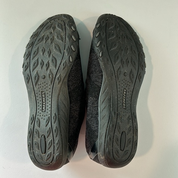 Skechers relaxed fit slip on shoes, size 9, EUC - Picture 3 of 8